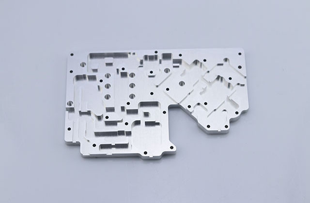 淺談一下CNC加工如何實(shí)現(xiàn)嚴(yán)格CNC加工通訊零件的公差問(wèn)題？