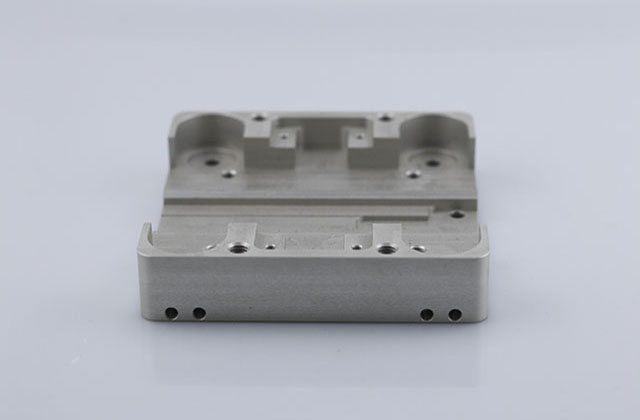 精密零件加工廠如何在CNC精密零件加工行業(yè)生存？